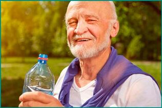 Beneficiile apei minerale pentru prevenirea prostatitei